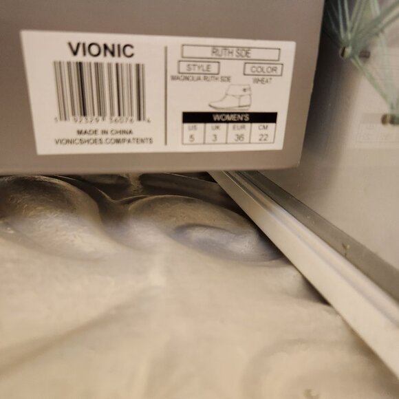 NWT Vionic Magnolia Ruth Suede Weather Resistant Ankle Boots in US Size 5 - Picture 5 of 12